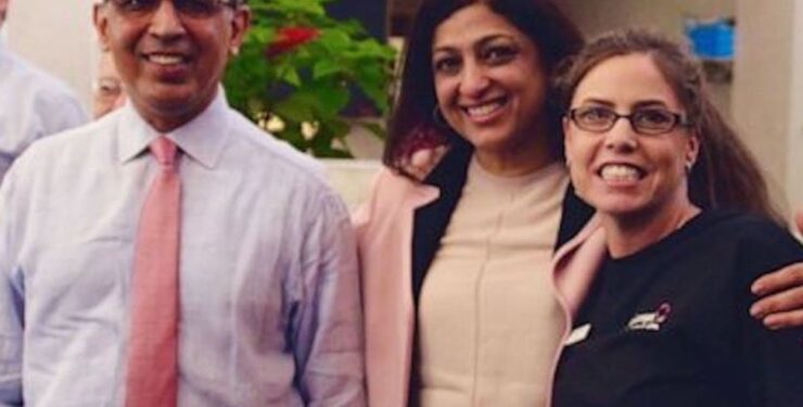 Dr.-Omar Atiq ao lado da família