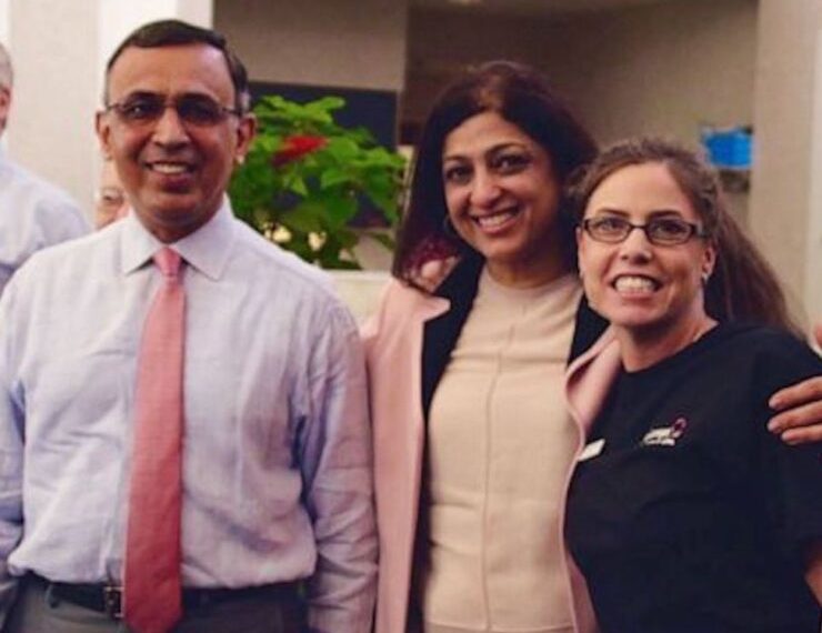 Dr.-Omar Atiq ao lado da família