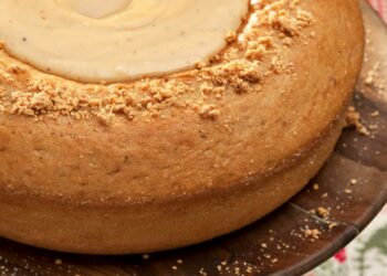Receita de Bolo recheado com creme de paçoca