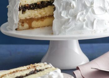 Bolo de Ameixa com recheio de doce de leite e nozes sem glúten