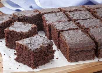 Receita de bolo de chocolate com calda