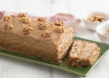 Receita de Bolo de Nozes com creme de café e canela