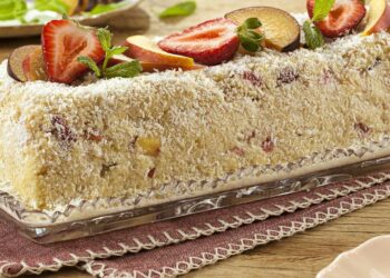 Receita de Bolo Gelado de Frutas com coco