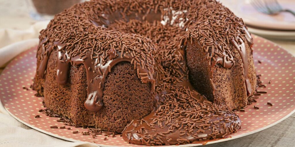 Receita de bolo vulcão recheado de brigadeiro