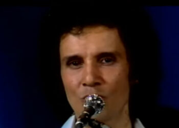 Roberto Carlos canta O Progresso em Especial da Rede Globo de Televisão, em 1976 (Fonte: Youtube)