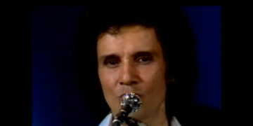 Roberto Carlos canta O Progresso em Especial da Rede Globo de Televisão, em 1976 (Fonte: Youtube)