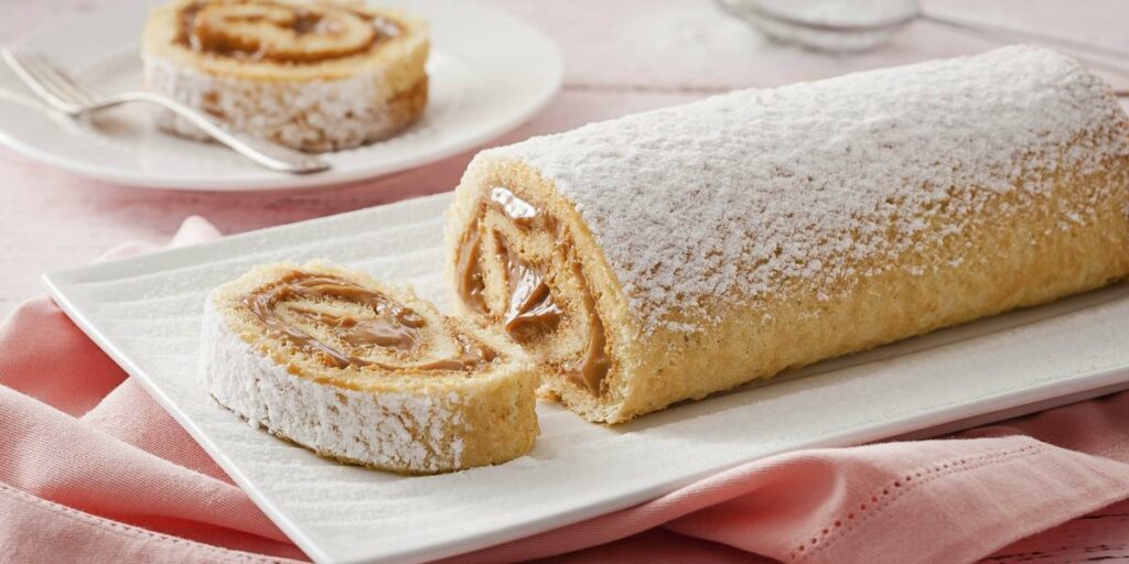 Receita de Rocambole recheado com doce de leite