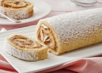 Receita de Rocambole recheado com doce de leite