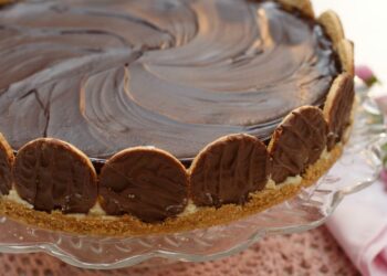 Receita de Torta Holandesa com cobertura de Chocolate meio amargo (liquidificador)