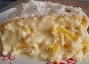 Receita de Bolo de Abacaxi com Coco.