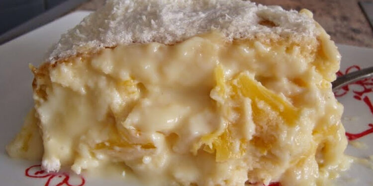 Receita de Bolo de Abacaxi com Coco.