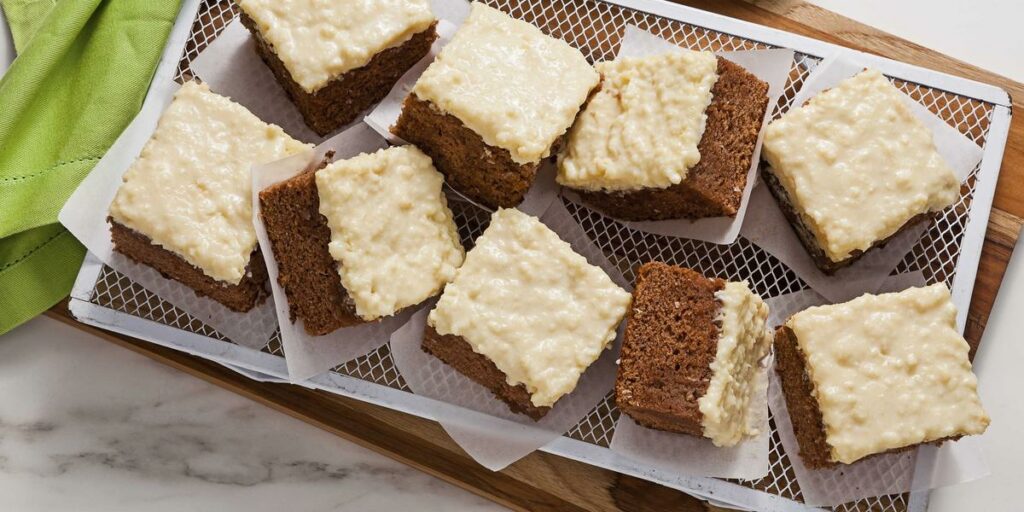 Receita de Bolo de Chocolate com Cobertura de coco (batedeira)