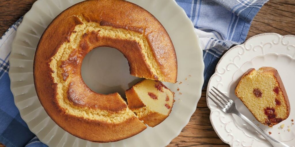 Receita de Bolo de Fubá com Goiabada (batedeira)