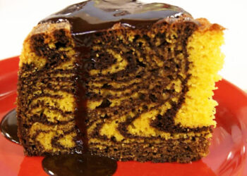 Receita de Bolo Zebra Cenoura e Chocolate.