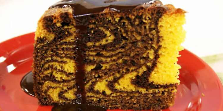 Receita de Bolo Zebra Cenoura e Chocolate.