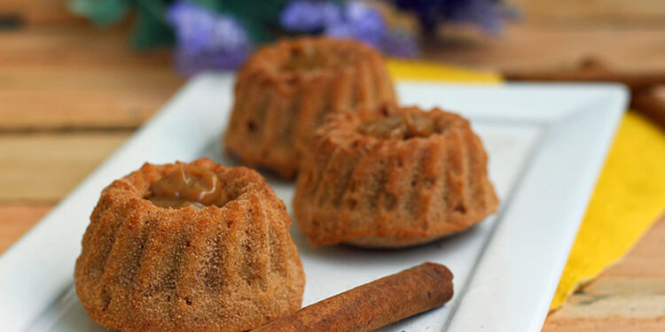 Receita de Mini Bolo de Churros.