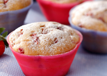 Receita de Muffin de Fubá e Morango (batedeira)