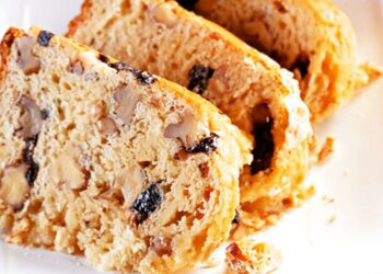Receita de Panetone de Nozes com Queijos.