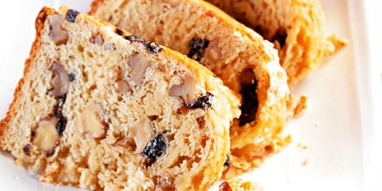 Receita de Panetone de Nozes com Queijos.