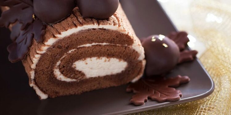 Receita de Rocambole de Chocolate com Nozes.
