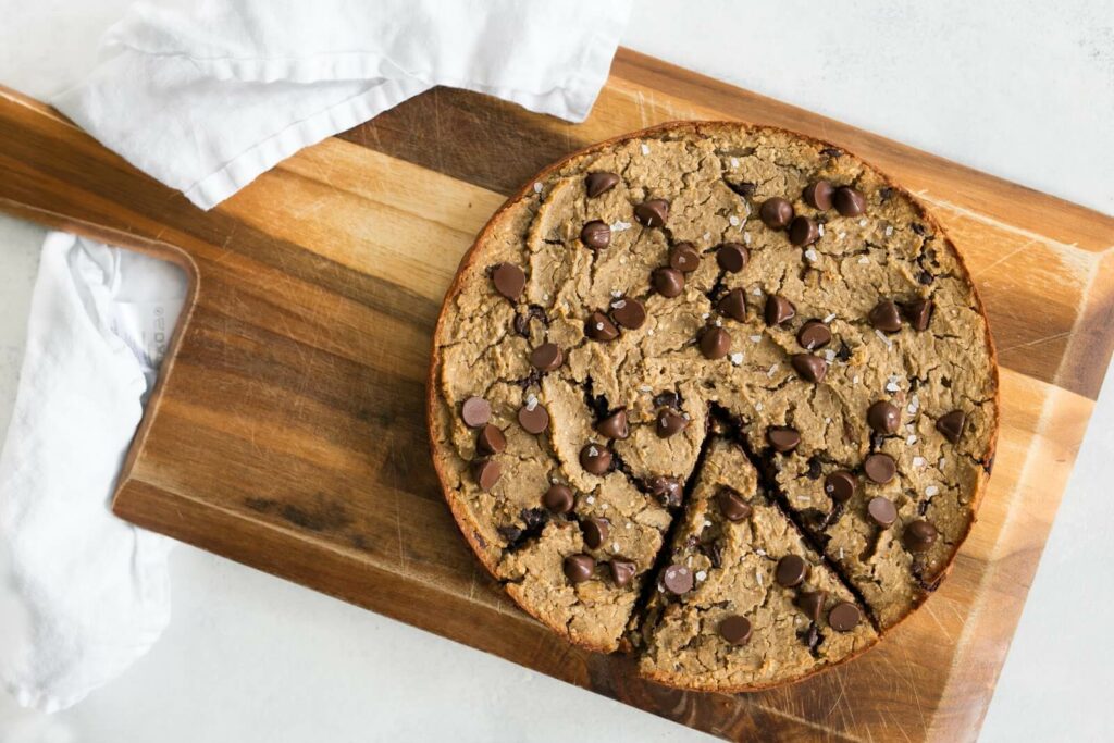 Receita de Torta de Cookie recheada com creme de Avelã.