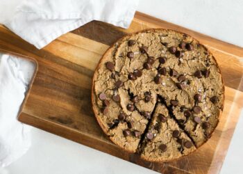 Receita de Torta de Cookie recheada com creme de Avelã.