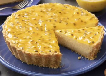 Receita de Torta Mousse de Maracujá com Biscoitos