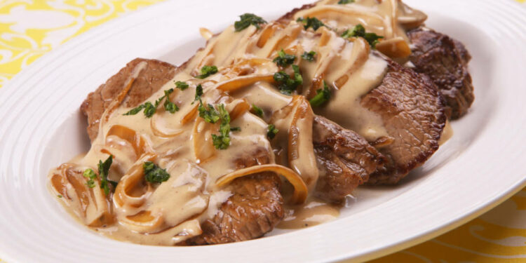 Receita de Bife ao Molho Acebolado.