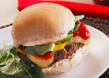 Receita de CheeseBurguer Caseiro.