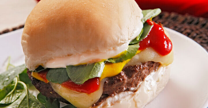 Receita de CheeseBurguer Caseiro.