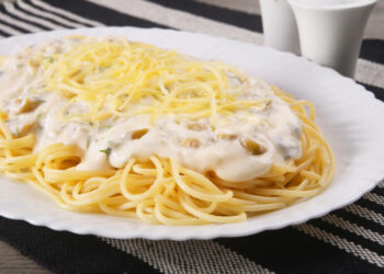 Receita de Espaguete ao Molho de Maionese.