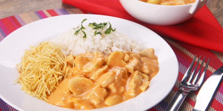Receita de Estrogonofe de Frango.