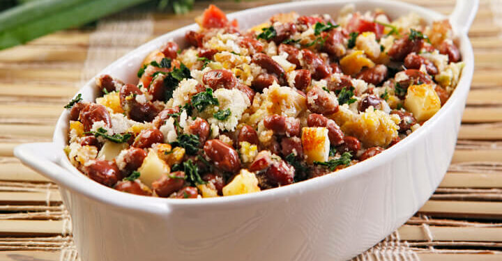 Receita de Feijão Tropeiro.