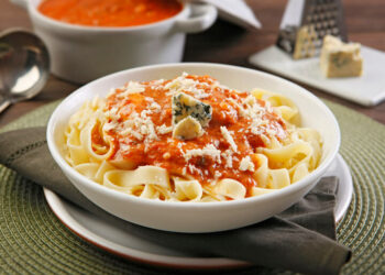 Receita de Fetucinni a bolonhesa de Gorgonzola.