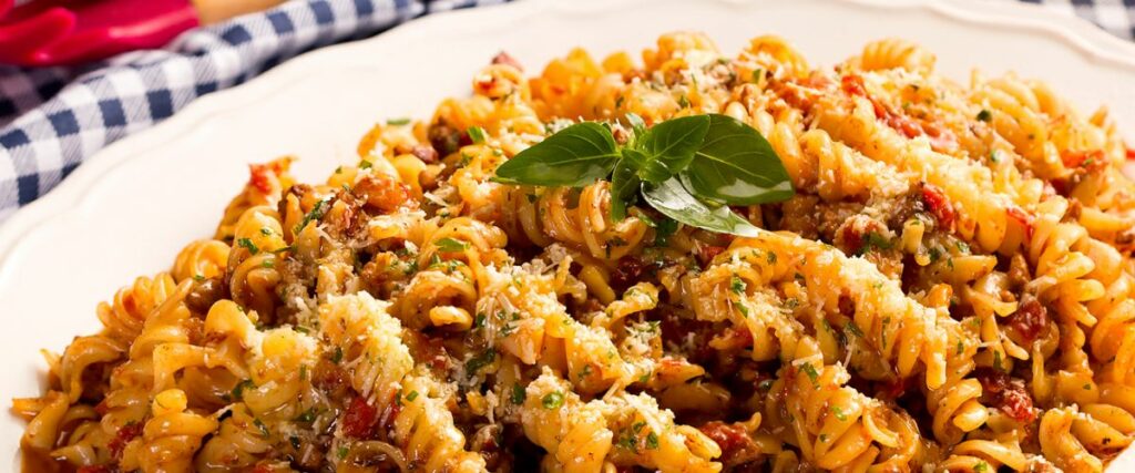 Receita de Macarrão ao Molho Bolonhesa.