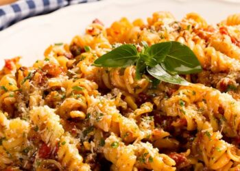 Receita de Macarrão ao Molho Bolonhesa.