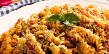 Receita de Macarrão ao Molho Bolonhesa.