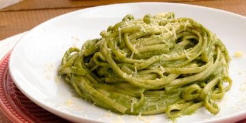 Receita de Macarrão com Molho Espinafre.