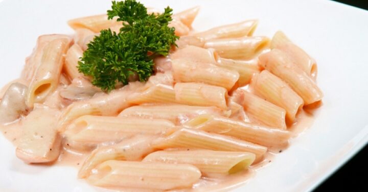 Receita de Macarrão com Molho Rosé.