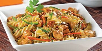 Receita de Salada de Macarrão com Frango.