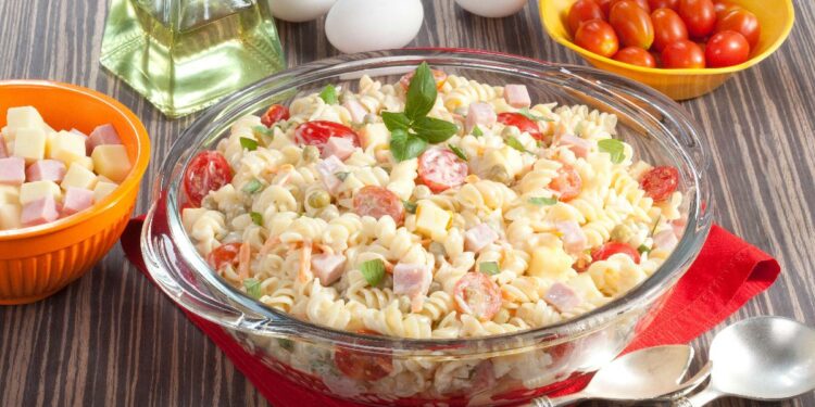 Receita de Salada de Maionese com Macarrão.