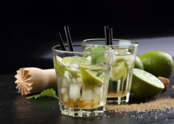 Caipirinha com água com gás