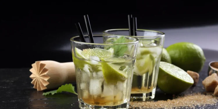 Caipirinha com água com gás