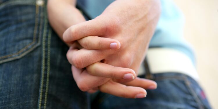 Posso namorar alguém com HIV? E se ambos tiverem HIV?