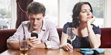 O que é Phubbing e como isso está arruinando os relacionamentos