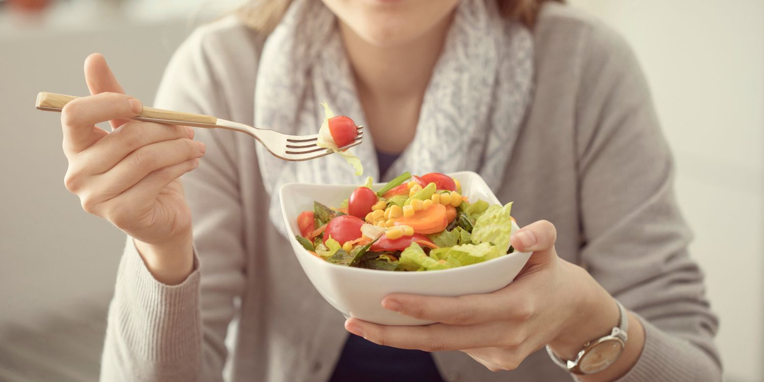 Siga essas 10 dicas para melhorar sua dieta e ter uma vida mais saudável. Lembre-se de sempre escolher alimentos frescos e naturais
