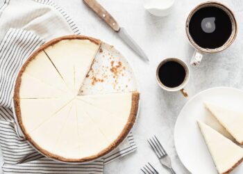 Descubra o segredo por trás do irresistível e ancestral sabor do cheesecake – uma jornada que une sabores da Grécia Antiga até os dias de hoje.