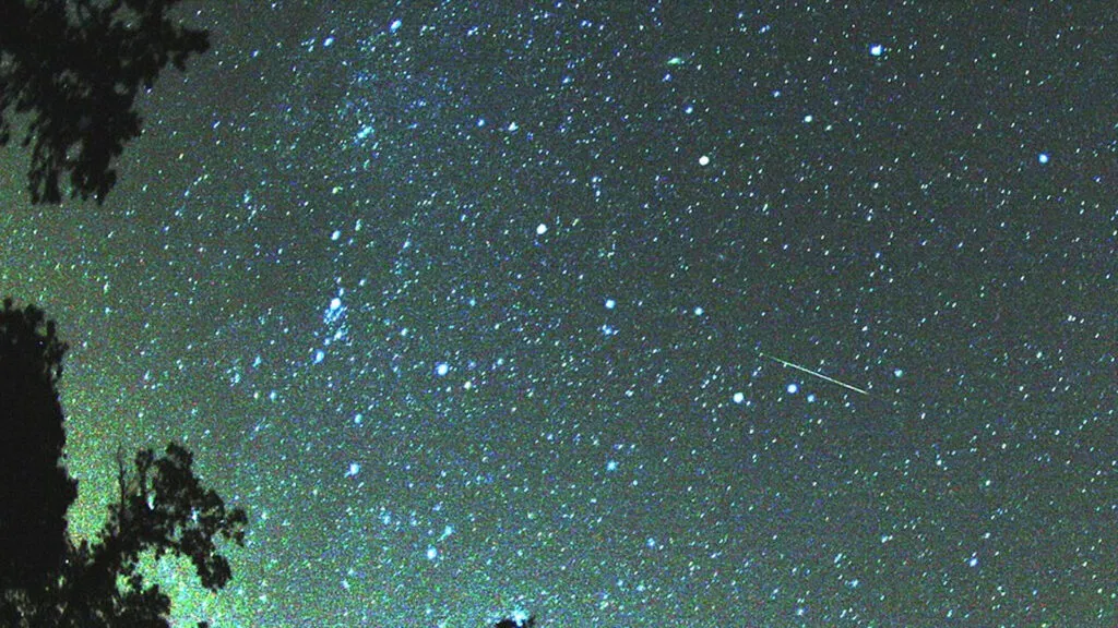 O nome "Perseids" vem da constelação de Perseus, que é onde o radiante, ou ponto de origem aparente, dos meteoros está localizado.