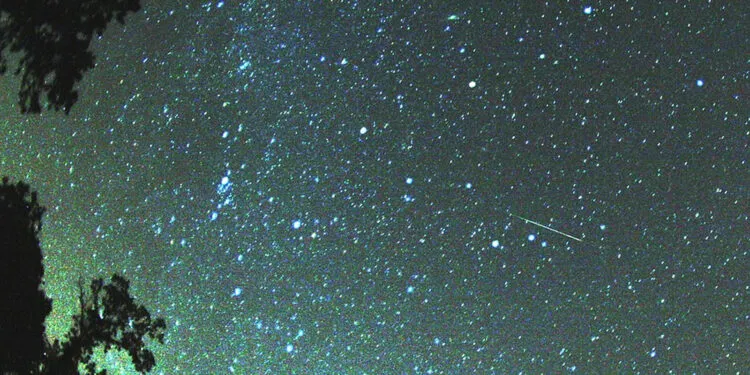 O nome "Perseids" vem da constelação de Perseus, que é onde o radiante, ou ponto de origem aparente, dos meteoros está localizado.