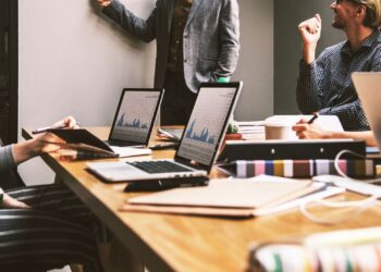 A escolha do servidor de arquivos em nuvem mais adequado depende das necessidades específicas de cada empresa